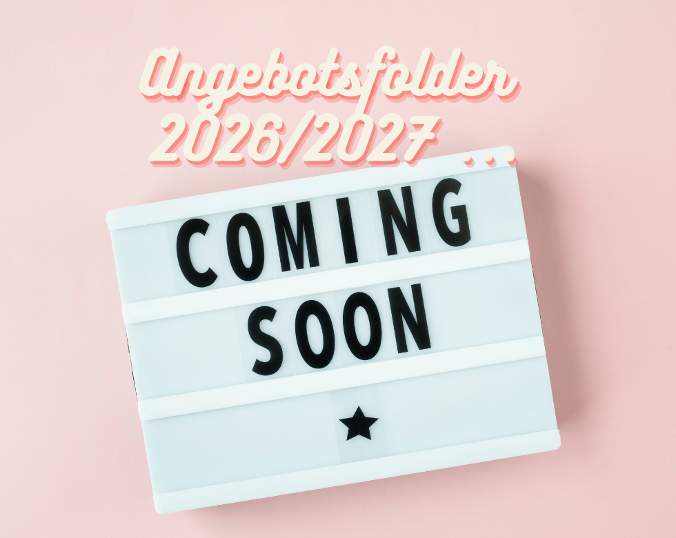 Bild mit Text: Angebotsfolder 2026/2027 coming soon