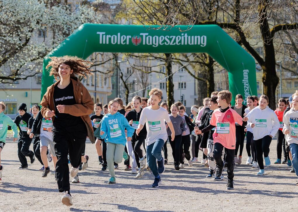 Laufende Kinder und Jugendliche